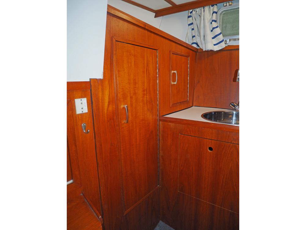 Aft cabin, Accommodation